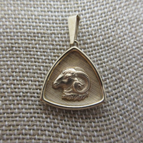 Jewelry - 10k gold Aries ram astrology zodiac charm pendant